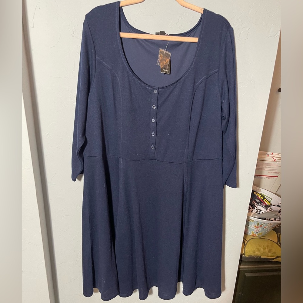 NWT Torrid size 3 -22/24 Navy elbow length sleeve dress.